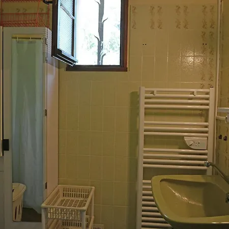 度假居 In Saint Privat De Champclos With Pool